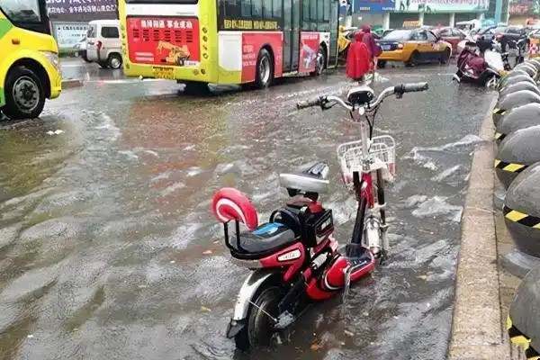 电车能淋雨吗有影响吗